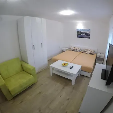 Hrupjela Apartman *